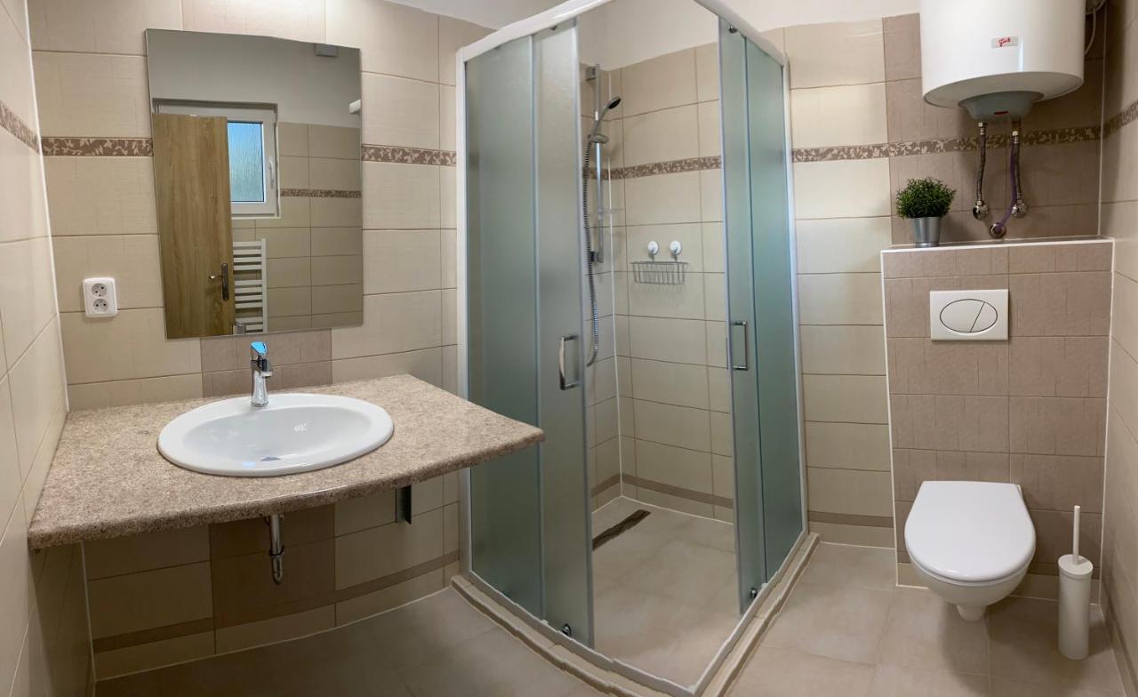 Apartmany Nad Parkem Broumov Ngoại thất bức ảnh